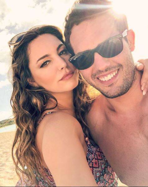 'Slatko voće' Kelly Brook: Seks bomba zavodi bujnim oblinama