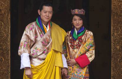 Butanski kralj zaprosio svoju kraljicu dok joj je bilo sedam