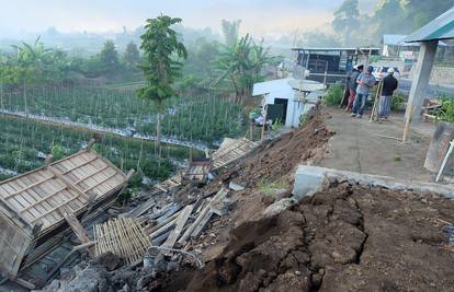 Najmanje 10 mrtvih i deseci ozlijeđenih u snažnom potresu