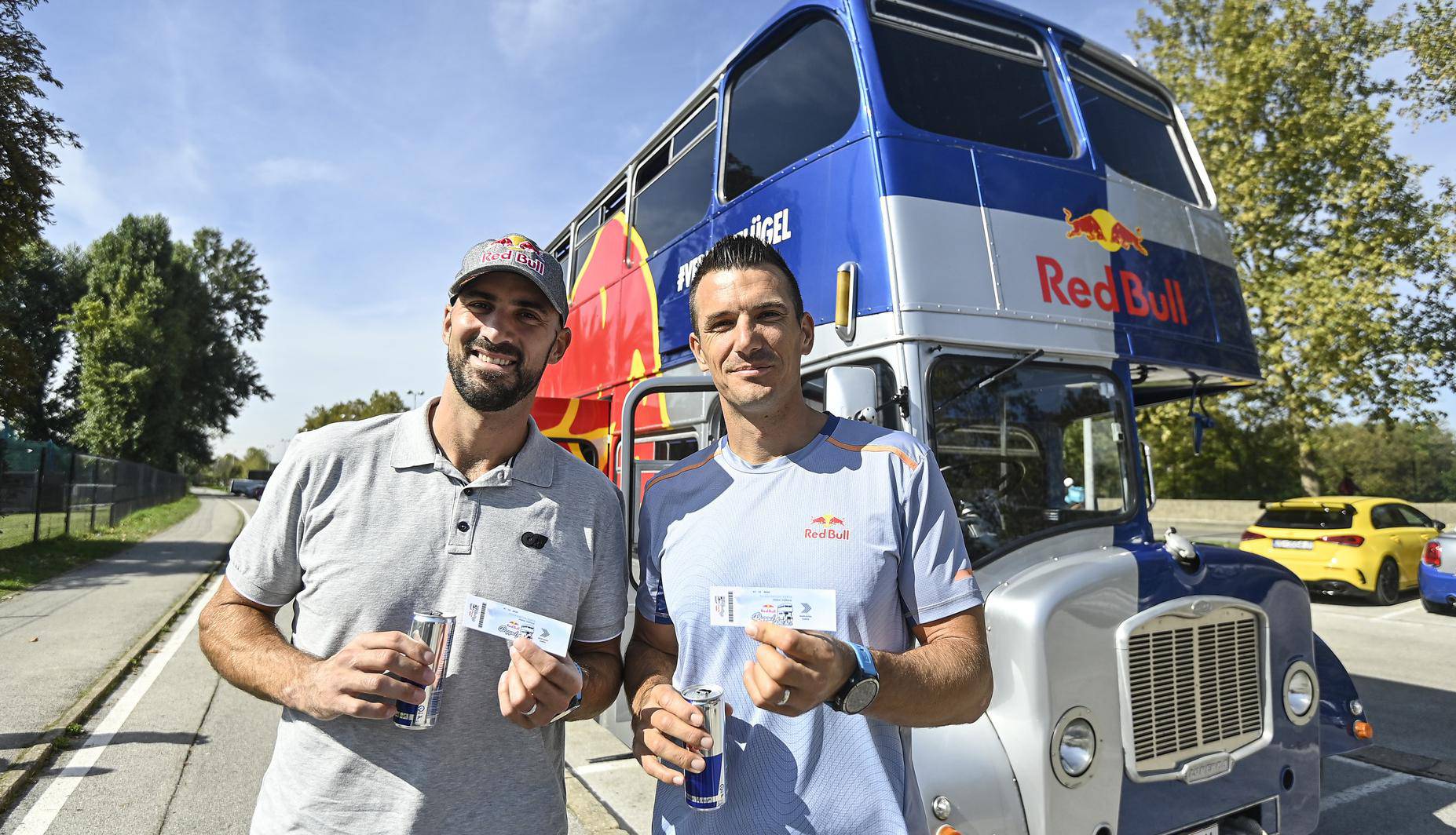 Zagreb: Braća Sinković provozali su bus Red Bulla