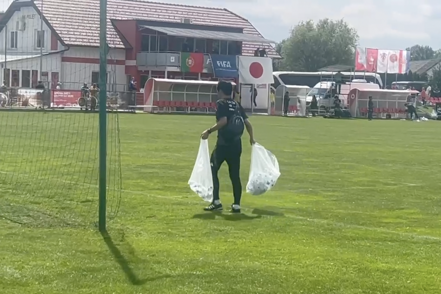 Sveti Martin na Muri: Japanski trener golmana nakon utakmice čisti igralište