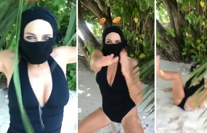 Bizarni video: Elizabeth Hurley glumi nindžu i 'roni' po pijesku