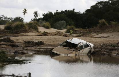 Poplave u Meksiku ubile su 80 ljudi, na ulice izašli krokodili