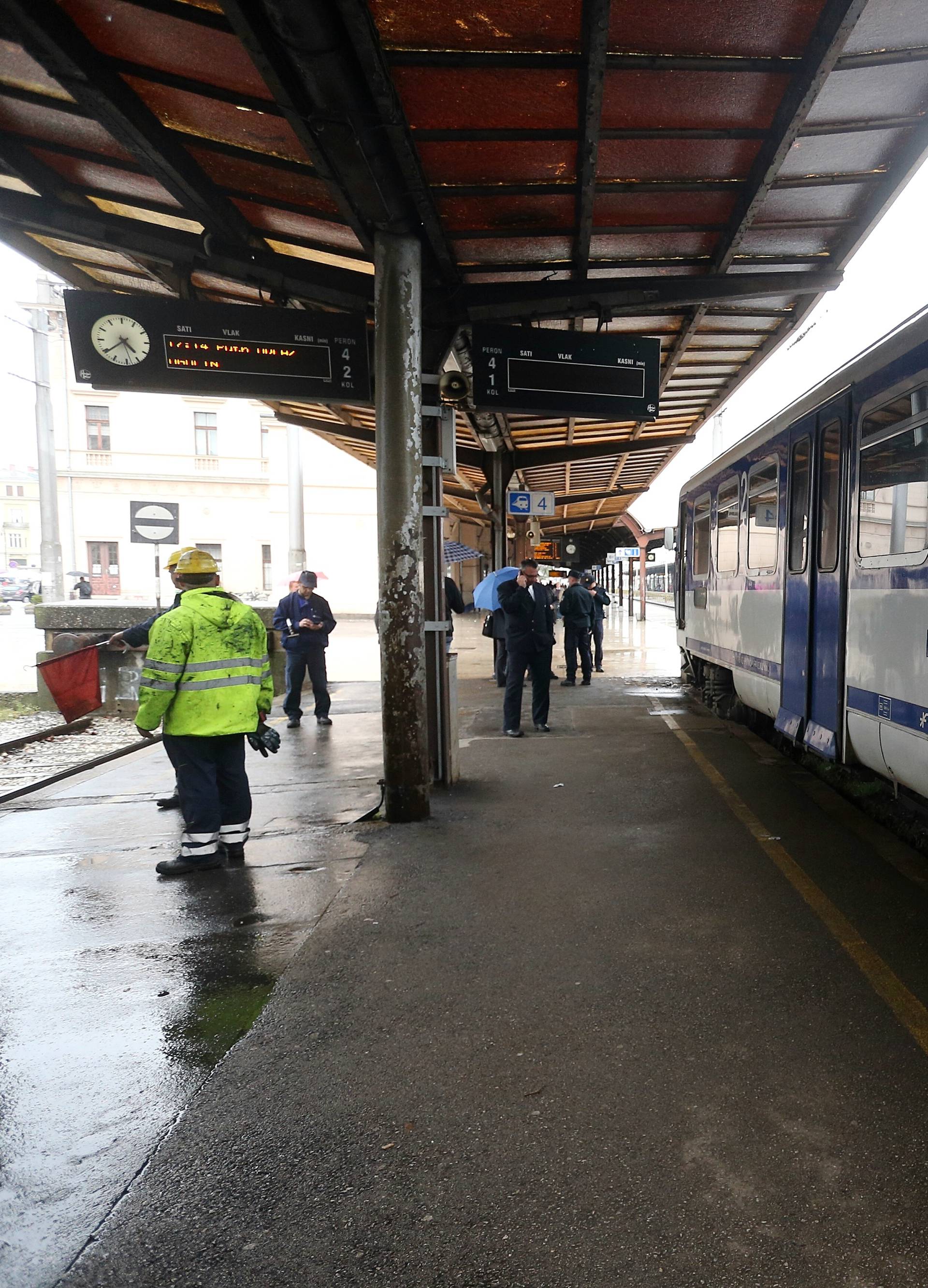 Šok u Zagrebu:  Vlak se zabio u beton na Glavnom kolodvoru