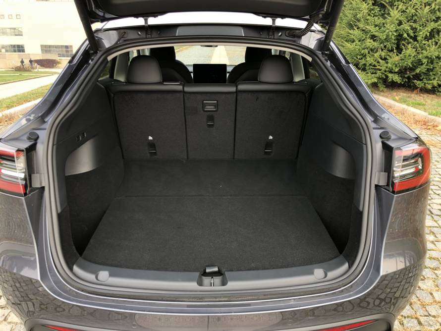 Vozili smo novu Teslu Model Y. Potpuno drugačija filozofija, pa opet tako dobar automobil...