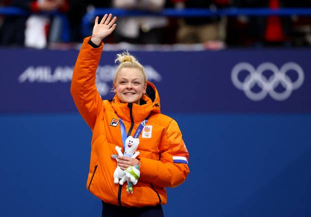 Short Track Speed Skating - Women's 1000m - Victory Ceremony