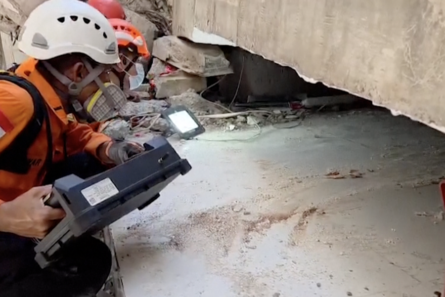 Više od 50 učenika zatrpano je pod ruševinama islamskog internata Al-Khoziny