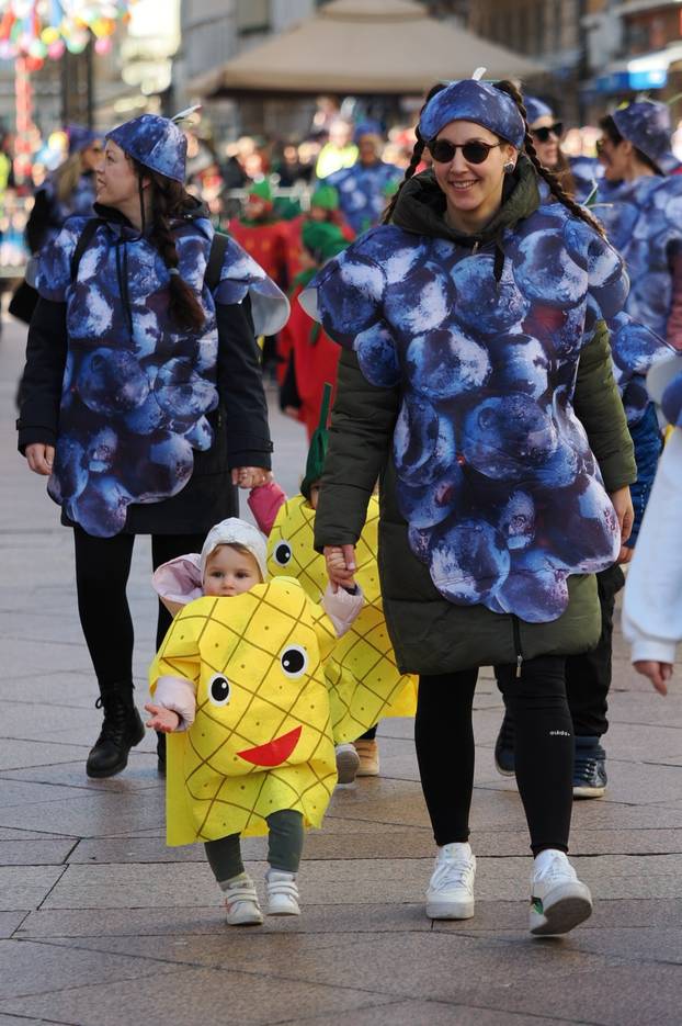 FOTO Najslađa galerija danas - Riječkim karnevalom prošetalo tisuće maškara