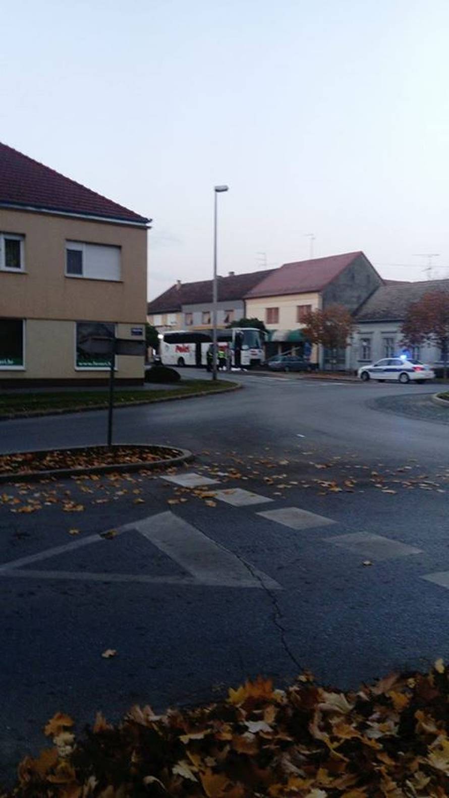 Umro im je pred očima: Vozač se autobusom zabio u stup...