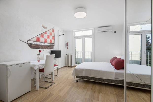 FOTO Netko u Splitu prodaje ova 23 kvadrata za 195.000 eura! A što kažete na ukrašene zidove?