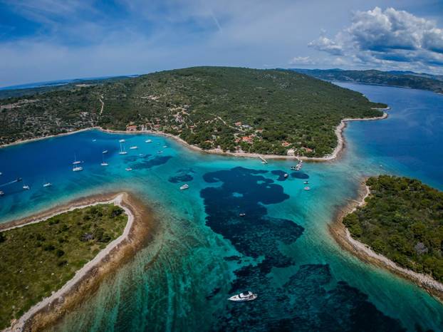 Fotografije iz zraka uvale Krknjaši na Drveniku Velom