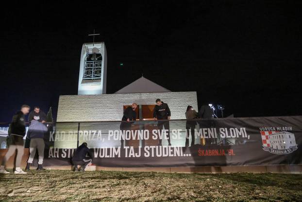 Škabrnja: Odavanje počasti poginulima paljenjem svijeća u Ulici 18. studenog 1991