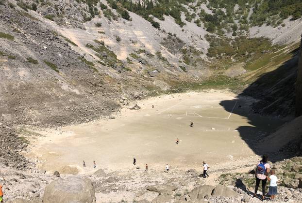 ARHIVA: Utakmica na dnu isušenog Modrog jezera koje danas doseže rekordan vodostaj