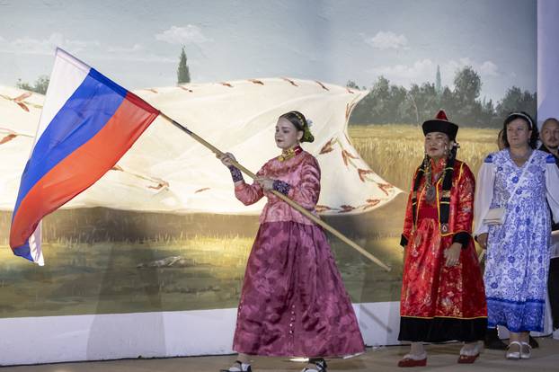 Vinkovci: Etno frizure svijeta na Vinkovačkim jesenima