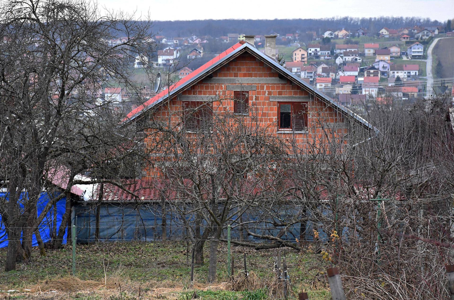 Na radnike HEP-a bacio bombu nakon što su mu došli isključiti struju