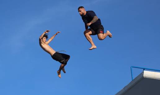 FOTO Antonio Plazibat i Splićani birali najluđeg skakača u vodu! Neke je boljelo gledati...