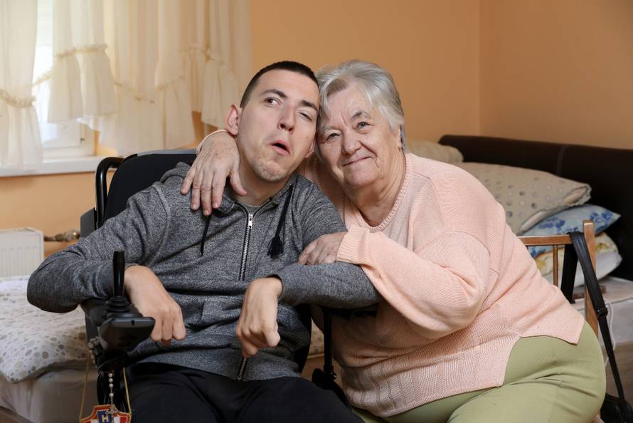 Krapinske Toplice: Jela Zucalo s unukom Ivanom