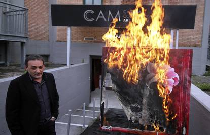 Kakav protest: Muzej spaljuje slike zbog rezova u proračunu  