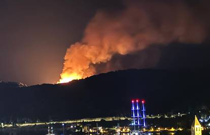 VIDEO Požar na Visu: Zapalio se deponij, na terenu vatrogasci