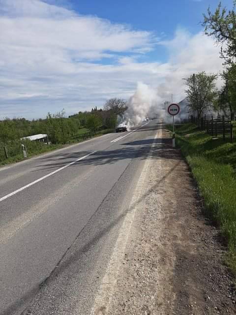 VIDEO Kod Virovitice je čekao da prođu ovce, zapalio mu se BMW