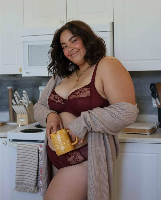 Plus-size influencerica ponosno pokazuje svoje obline: 'Tko se ne bi hvalio ovakvim grudima?'