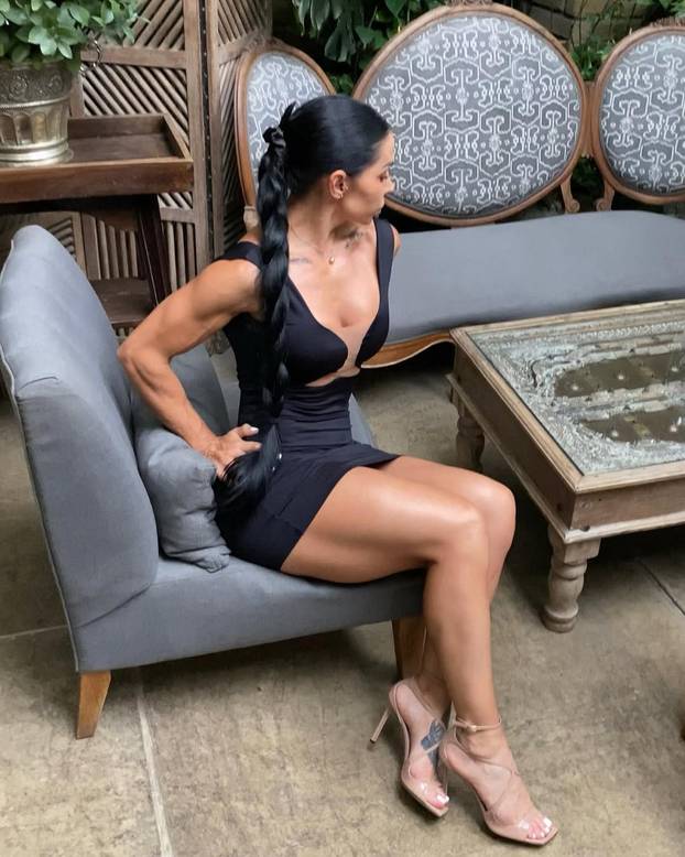 FOTO Fotkama isklesanog tijela zaludila pratitelje: Pogledajte samo te pločice...