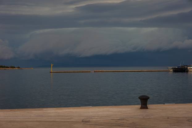 Novalja: Dolazak olujnog nevremena nad Novalju