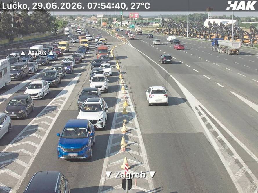 HAK upozorava: Kilometarske kolone, gužva i prema Zagrebu: Vozi se jednim trakom 40 km/h