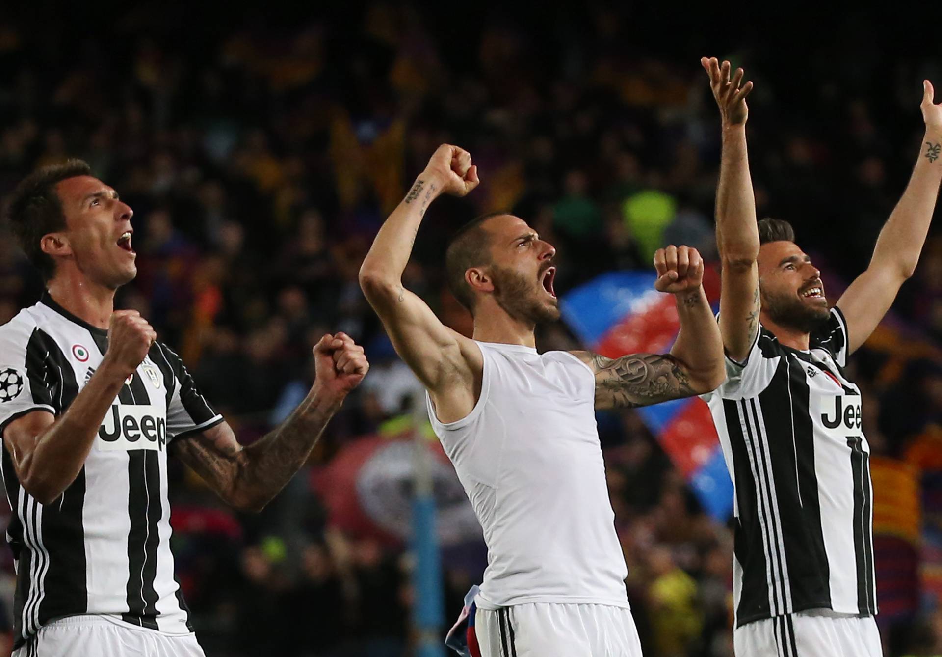 Juventus' Mario Mandzukic, Leonardo Bonucci and Andrea Barzagli celebrate after the match