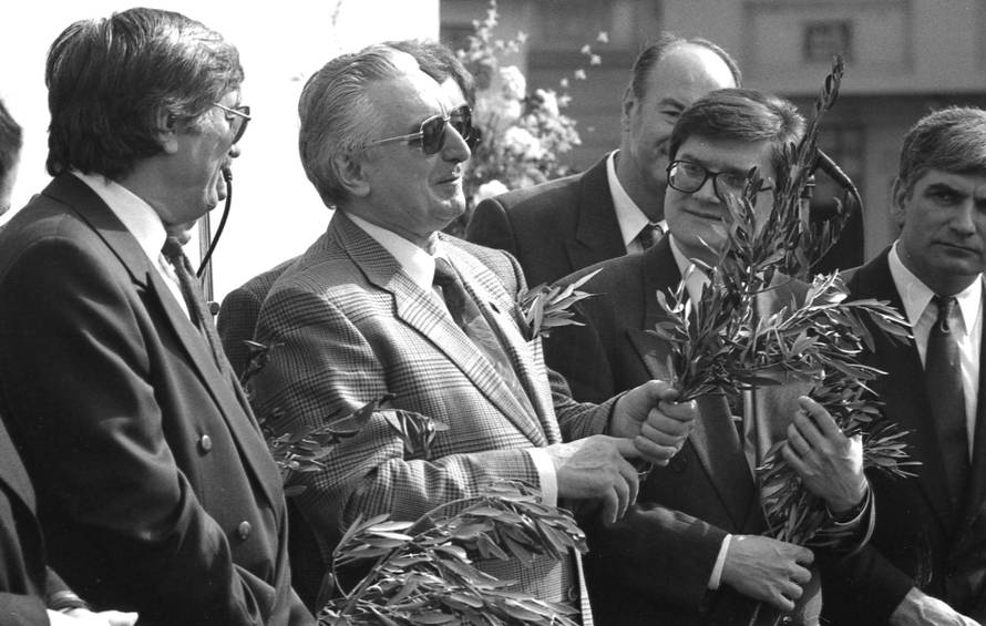 Zagreb: Franjo Tuđman s građanima na Cvjetnicu na Trgu, 24.3.1991.