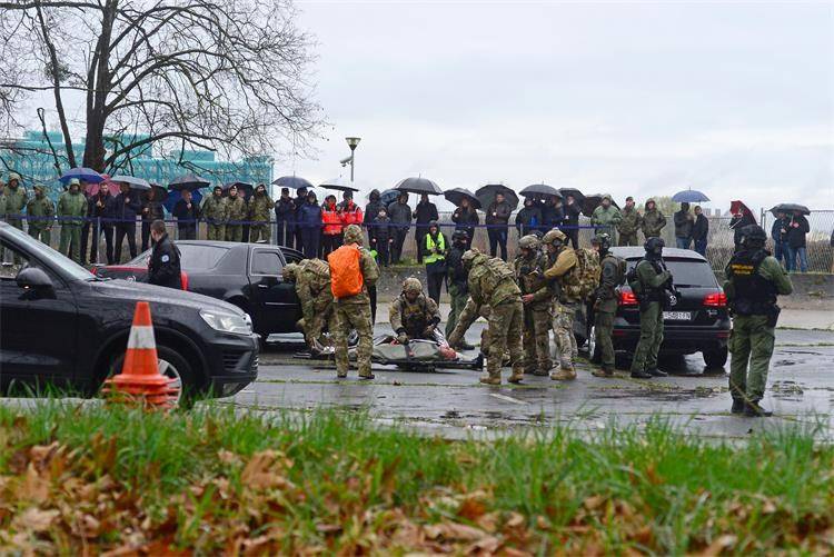 Vježba u Zagrebu: Napad na štićenu kolonu, eksplozije...