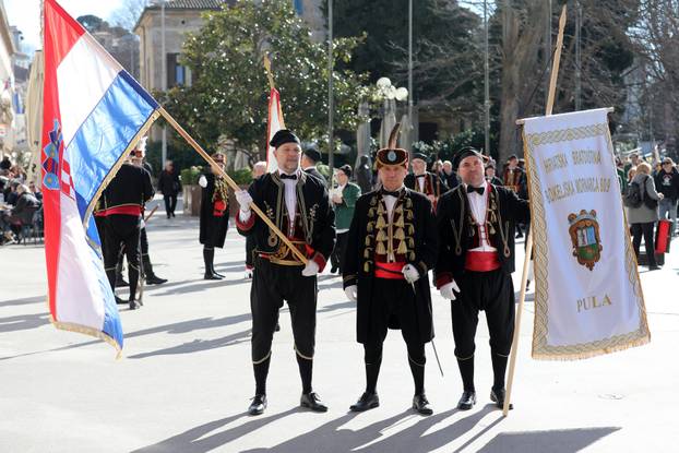 Pula: Mimohod Bokeljske mornarice u Puli