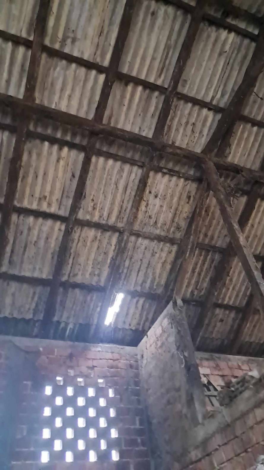 FOTO Nevrijeme kod Križevaca oštetilo krov: 'Prošlo je kao pijavica i napravilo veliku štetu'