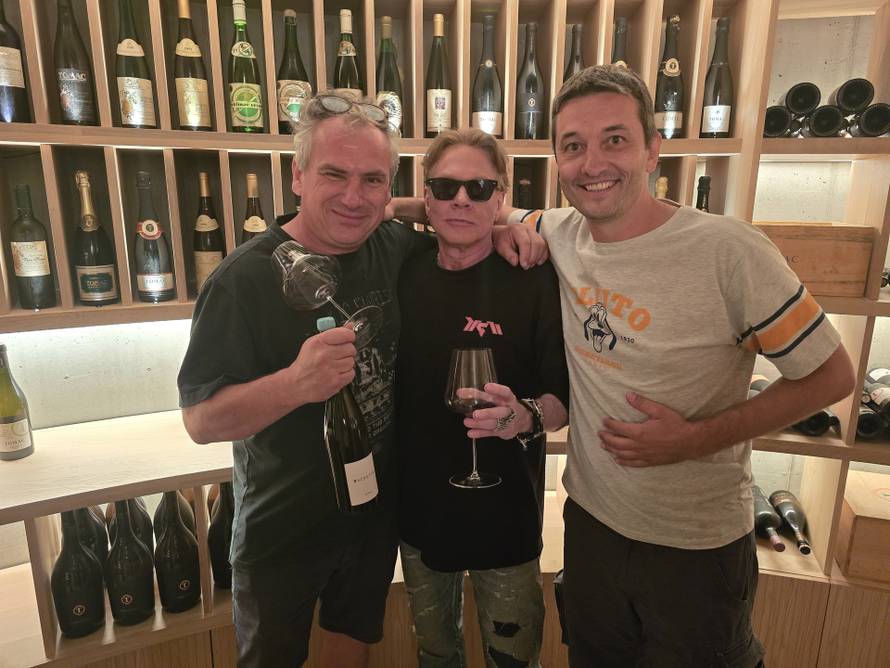 Axl Rose stigao u Lijepu Našu: 'Oduševili su ga vino i mjesto, a posebno mamini slanci i rajčica'