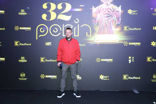 Karlovac: Dolazak uzvanika na 32. dodjelu glazbenih nagrada Porin