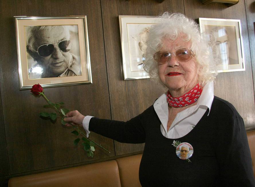 Zbogom, teta Lepa, pozdravi Smoju i vašeg kumpanju Šarka