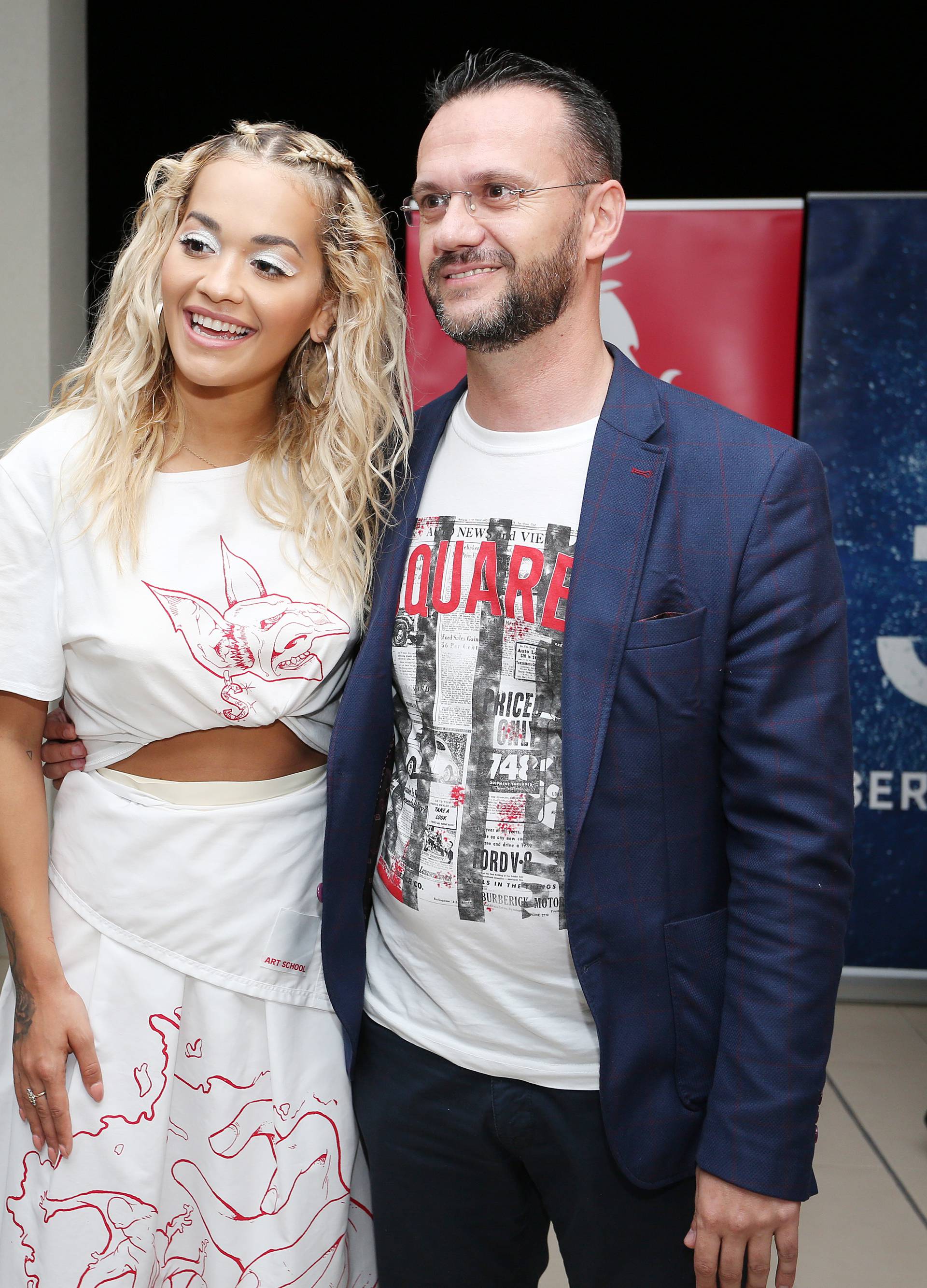 PoreÄ: Rita Ora prije nastupa  druÅ¾ila se s veleposlanikom Kosova