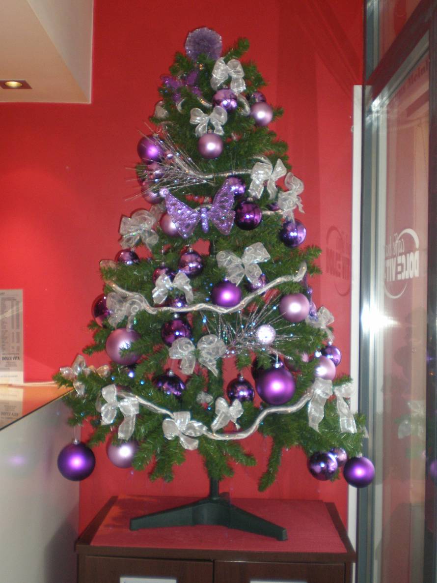 Šaljite fotografije božićnih jelki i osvojite vrijednu nagradu...