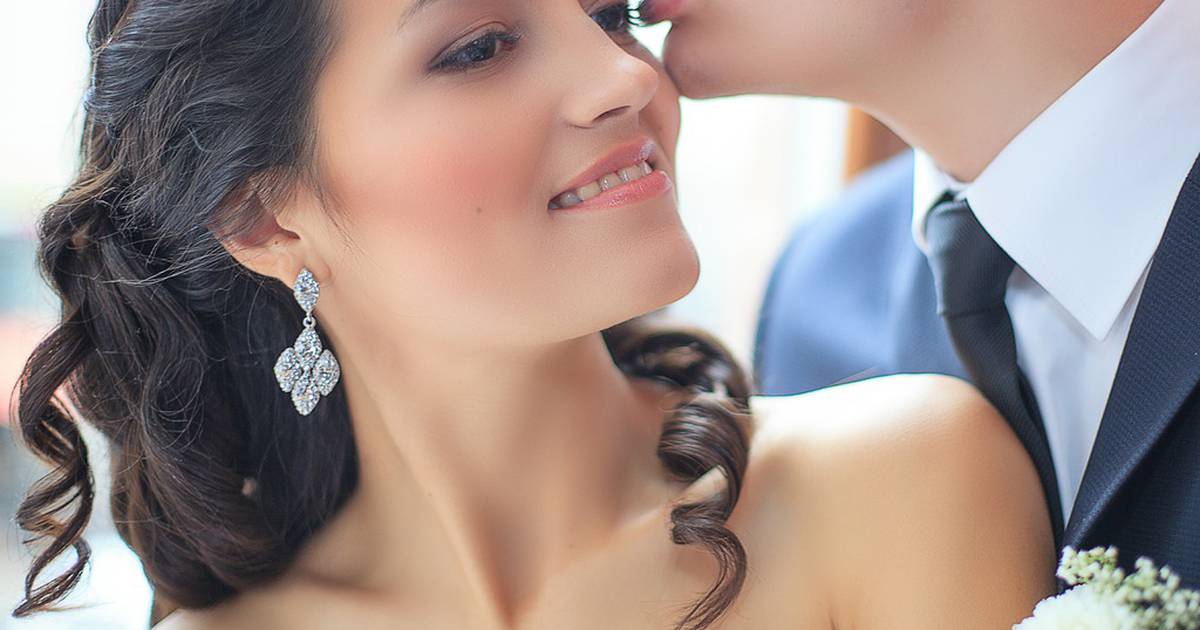 Bridal Jewelry: Vintage Style with Petals and Pearls
