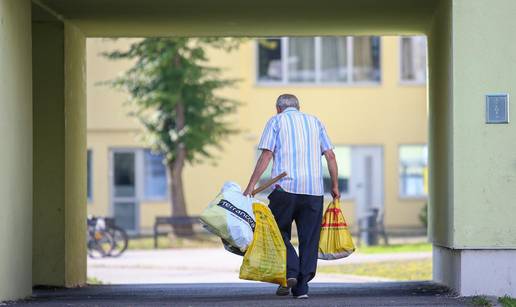 Građani koji su ostali bez doma u potresu stigli u Hostel Arena