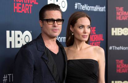 Jolie želi da Pitt  svoje frendice drži što dalje od njezine djece...