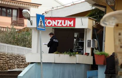 Lopovi se htjeli domoći novca pa raznijeli bankomat u Poreču