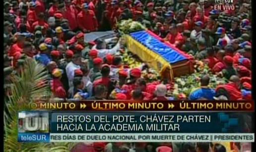 Pristaše na ulicama: "Hugo Chavez živi, mi smo Chavez" 