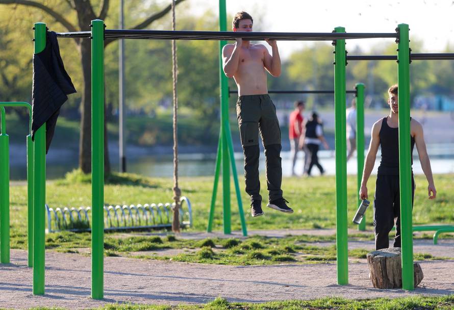 Zagreb: Na Uskrs Jarun privukao veliki broj građana