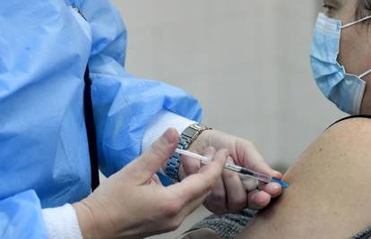 Medicinska sestra je u injekcije stavljala fiziološku otopinu, a ne cjepivo: Sad joj prijeti otkaz