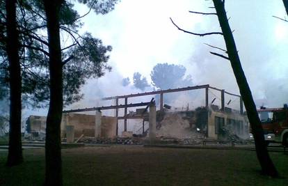 Pula: Škola izgorjela do temelja, požar je ugašen