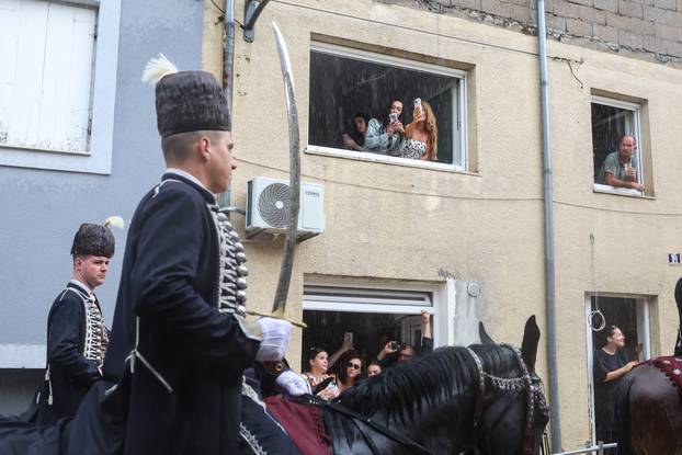 Sinj: Zbog jakog pljusaka odgođena 310. Sinjska alka