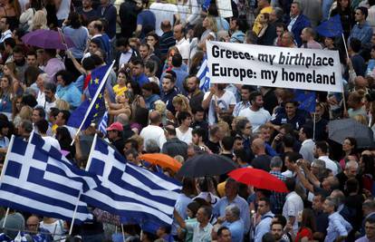 Pet stvari koje su Grčku odvele u propast: Mirovine, bonusi...