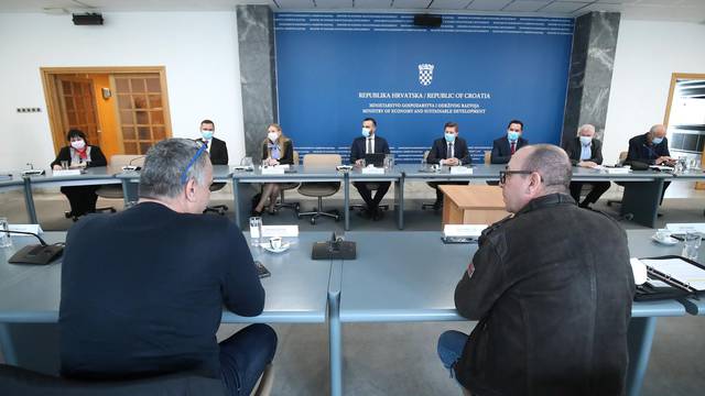 Zagreb: Sastanak pregovaračkih odbora Vlade RH i predstavnika sindikata državnih službi 