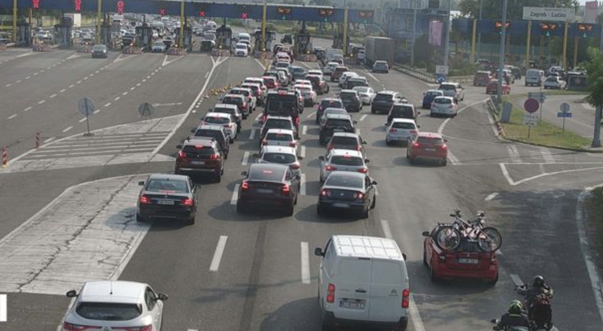 FOTO Kaos na prometnicama, opet gužve i zastoji: 'Sat i pol vozim od Buzina do Lučkog'